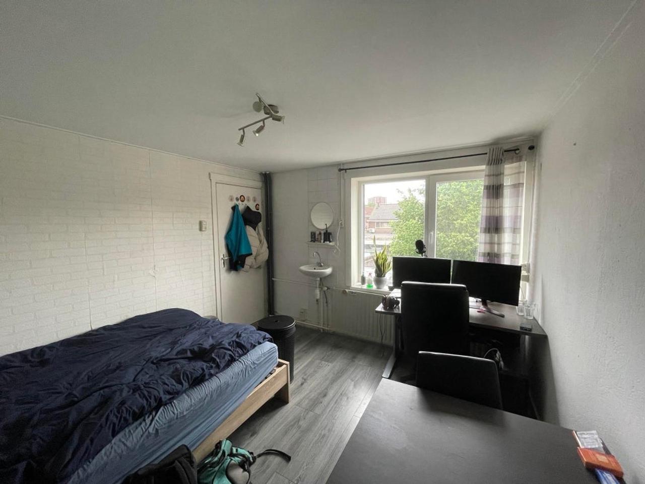 Room (13m²) near Tilburg city center - Image 4