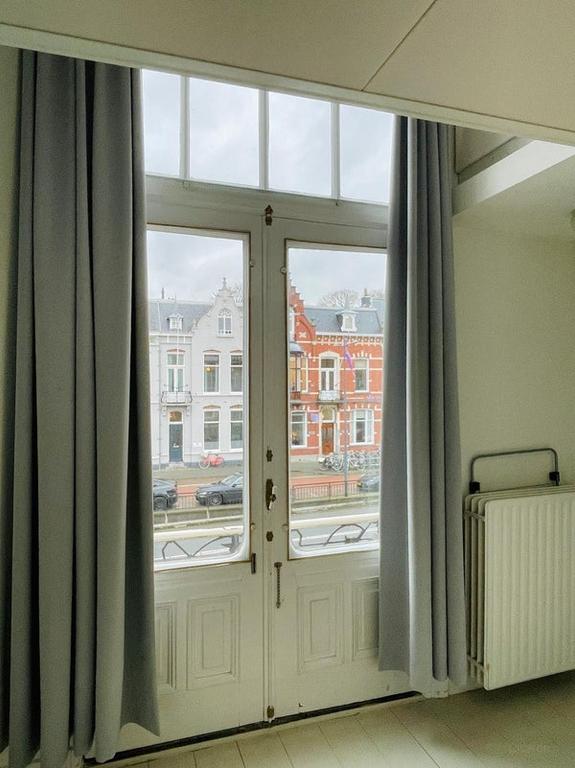 Furnished apartment with high ceilings in Het Zand - Image 11