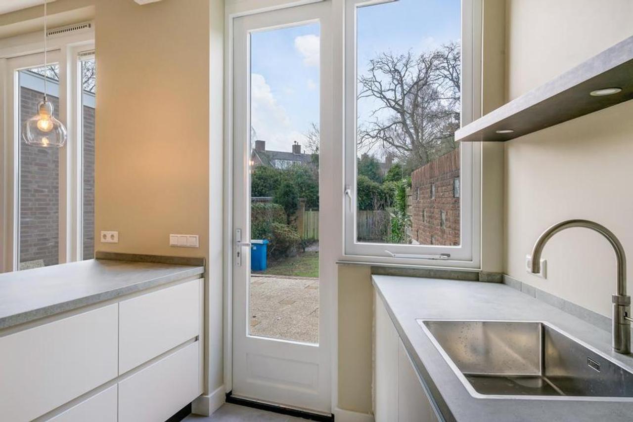 Renovated 202 m² townhouse in the center of Wassenaar - Image 12