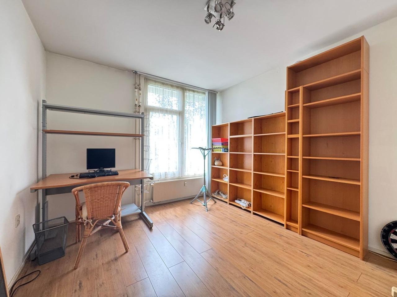 Bright 95 m² apartment with balcony in Welgelegen - Image 25