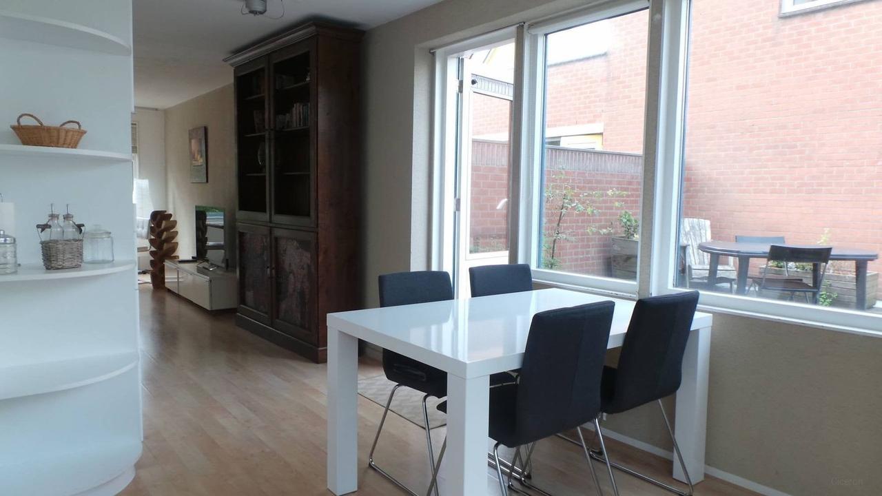 Furnished maisonette (110m²) with roof terrace - Image 12