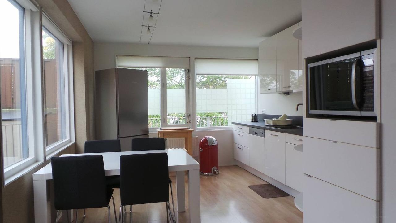 Furnished maisonette (110m²) with roof terrace - Image 9