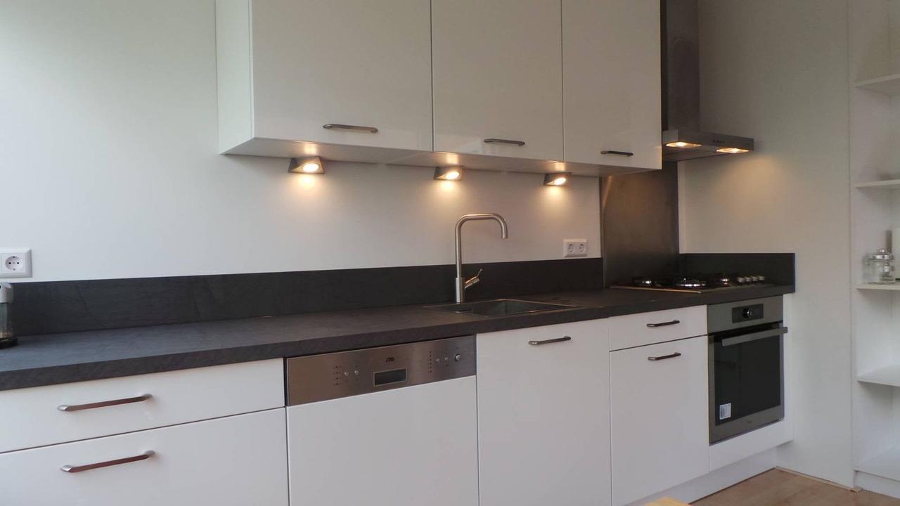 Furnished maisonette (110m²) with roof terrace - Image 10