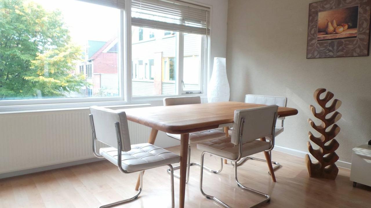 Furnished maisonette (110m²) with roof terrace - Image 5