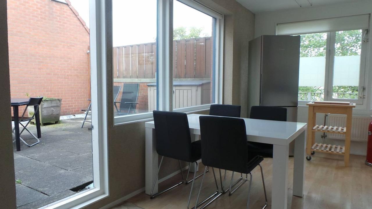 Furnished maisonette (110m²) with roof terrace - Image 8