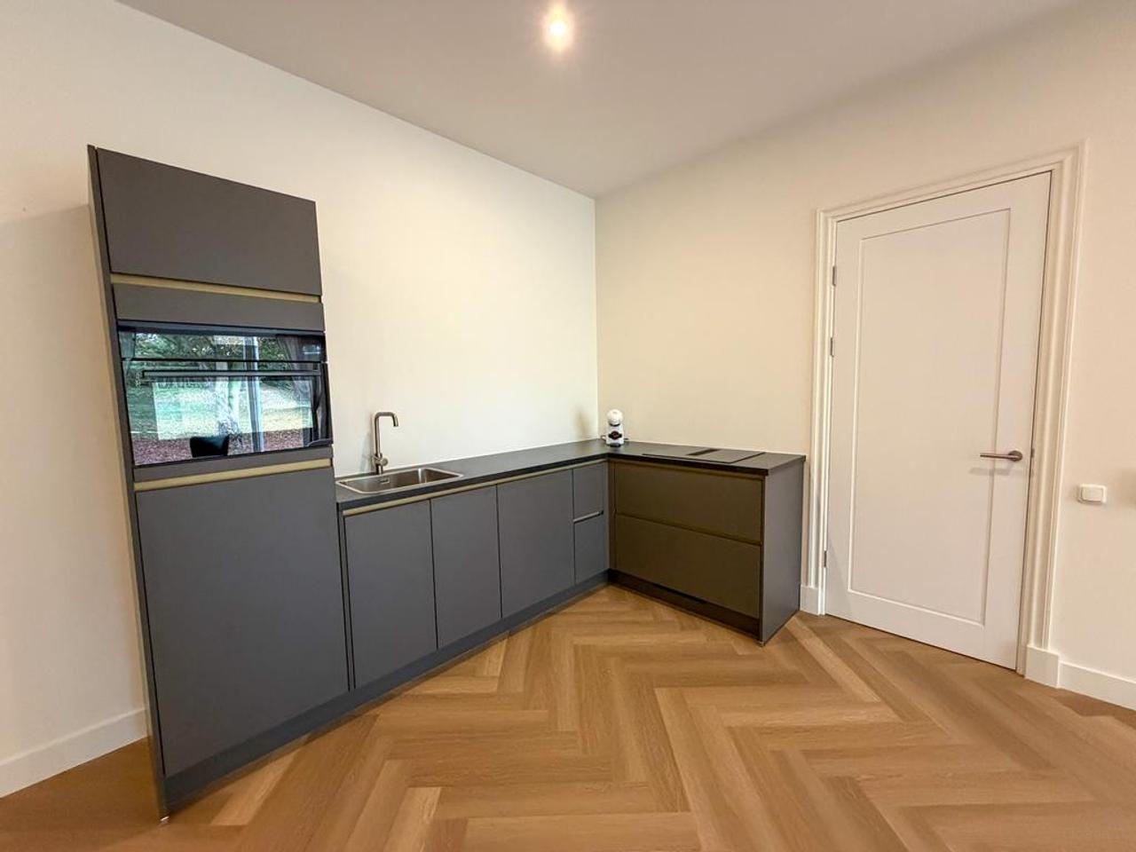 Gemeubileerde 85m² woning met tuin en airco - Afbeelding 3