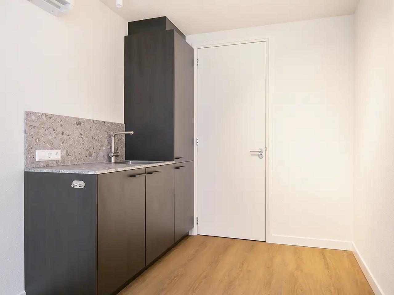 Sustainable 19 m² studio in Goirkestraat - Image 8