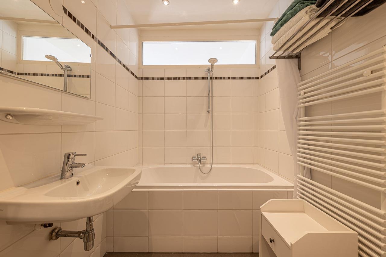 Quiet living: 58 m² with terrace in De Pijp - Image 19