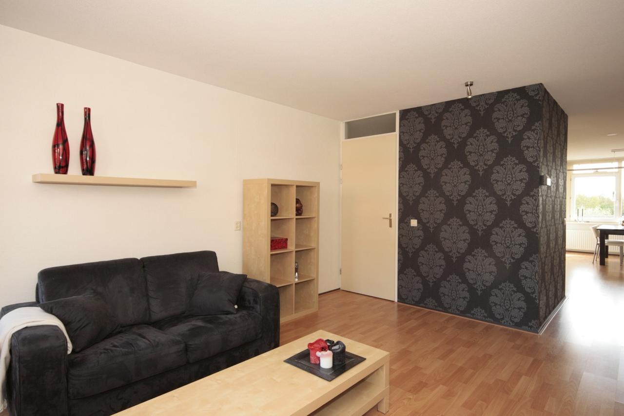 Upholstered two-bedroom apartment with balcony in Hanzeland - Image 4