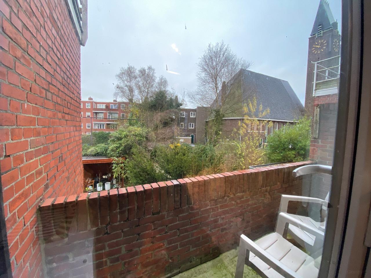 Apartment with two balconies in the Indische Buurt - Image 9