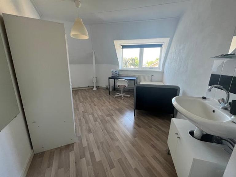 Gemeubileerde kamer met terras - Afbeelding 2