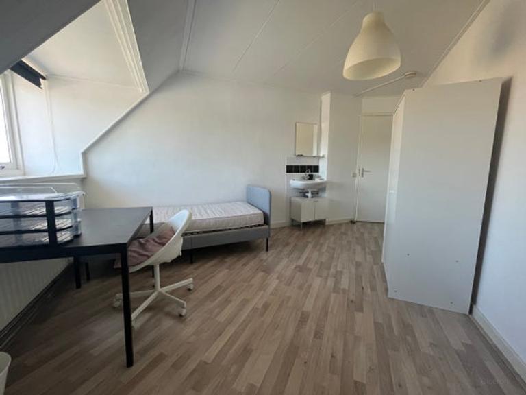 Gemeubileerde kamer met terras - Afbeelding 3