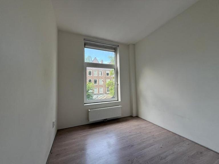 Student Apartment of 32 m² in De Pijp - Image 7
