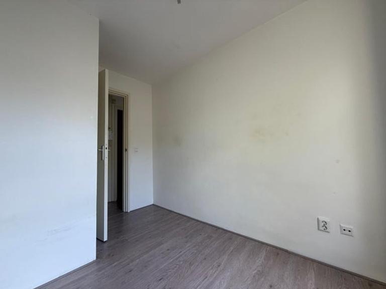 Student Apartment of 32 m² in De Pijp - Image 8