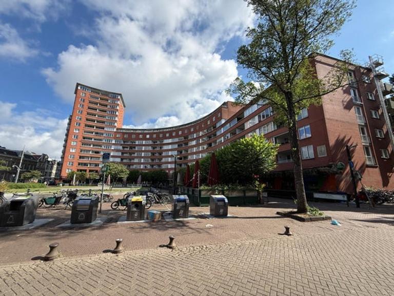 Student Apartment of 32 m² in De Pijp - Image 13