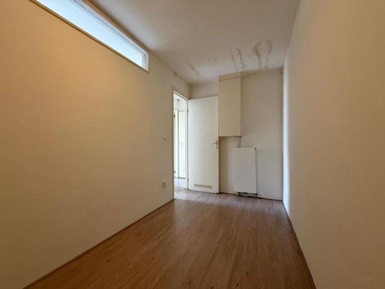 Student Apartment of 32 m² in De Pijp - Image 6
