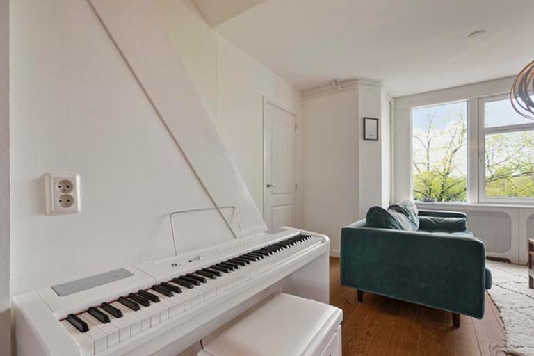 Waterfront Maisonette in De Pijp - Image 13