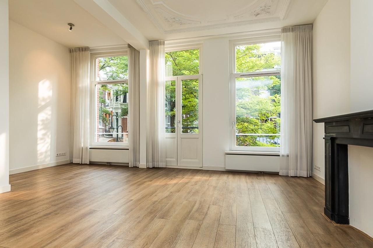 Apartment with Roof Terrace in Oud-Zuid - Image 1