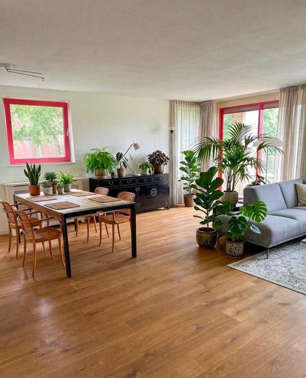 Furnished apartment with balcony in The Hague - Image 6