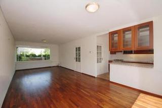 Family home with 5 bedrooms and unobstructed views - Image 4