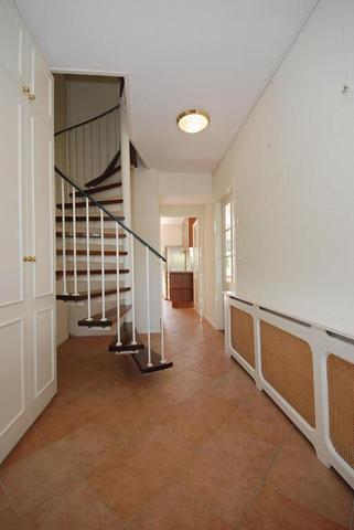 Family home with 5 bedrooms and unobstructed views - Image 2