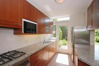 Family home with 5 bedrooms and unobstructed views - Image 5
