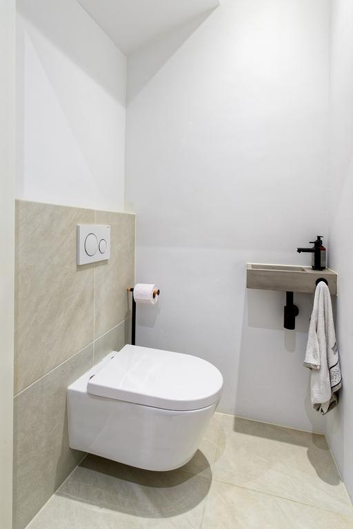 80m² apartment with 35m² garden - Image 11