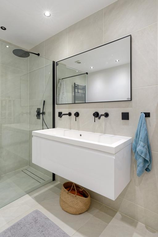 80m² apartment with 35m² garden - Image 10