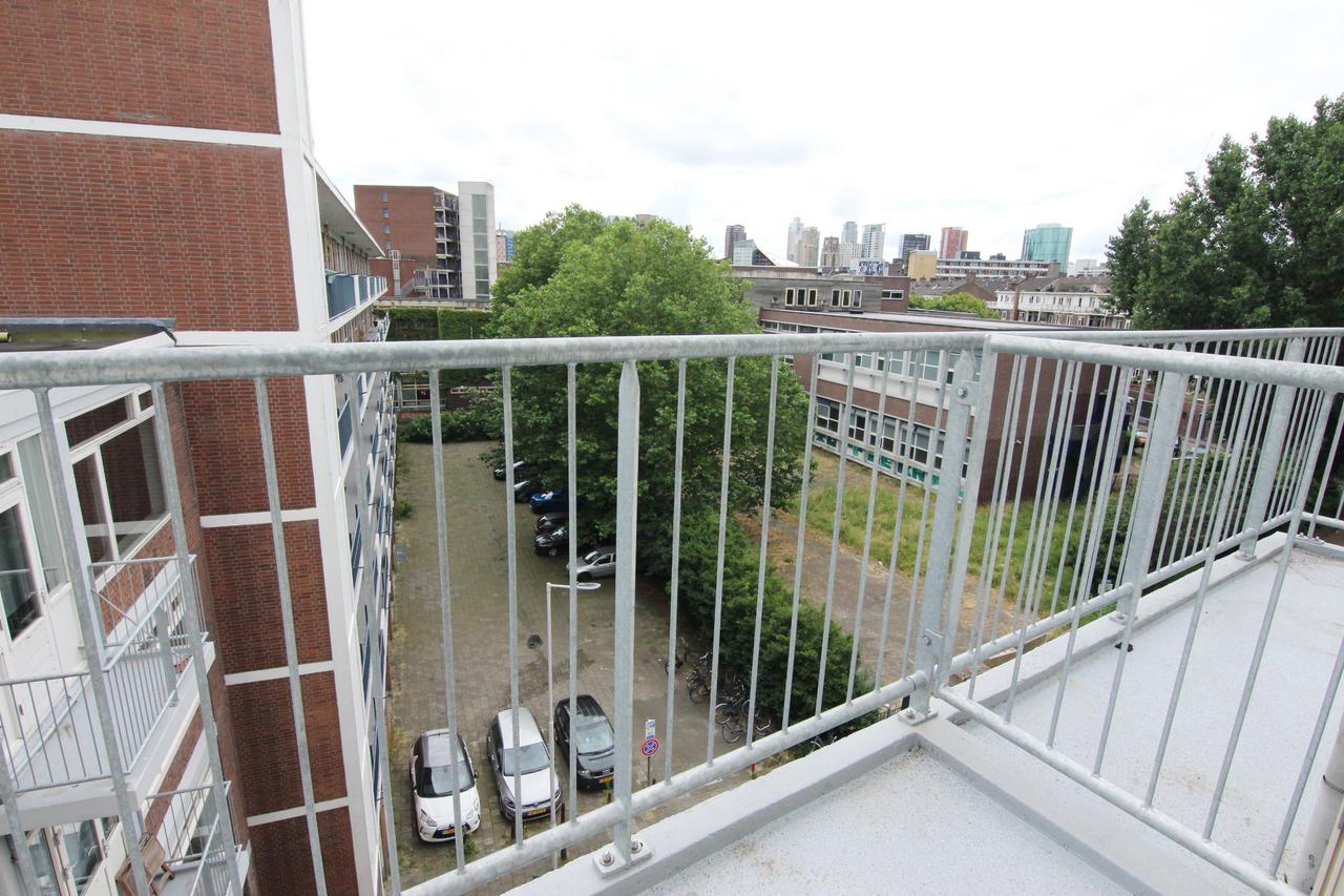Renovated 3-bedroom penthouse in Rubroek - Image 13
