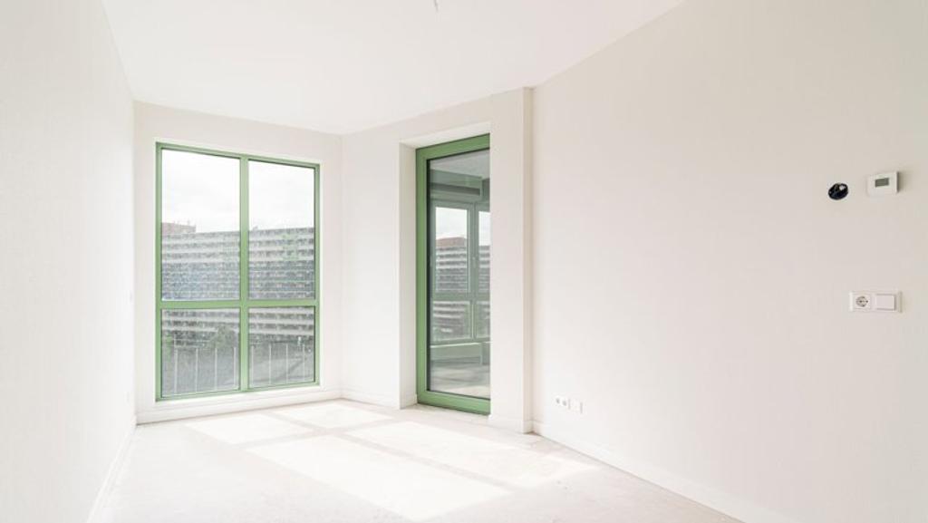 Bright 2-bedroom apartment on the 10th floor in Noord - Image 1