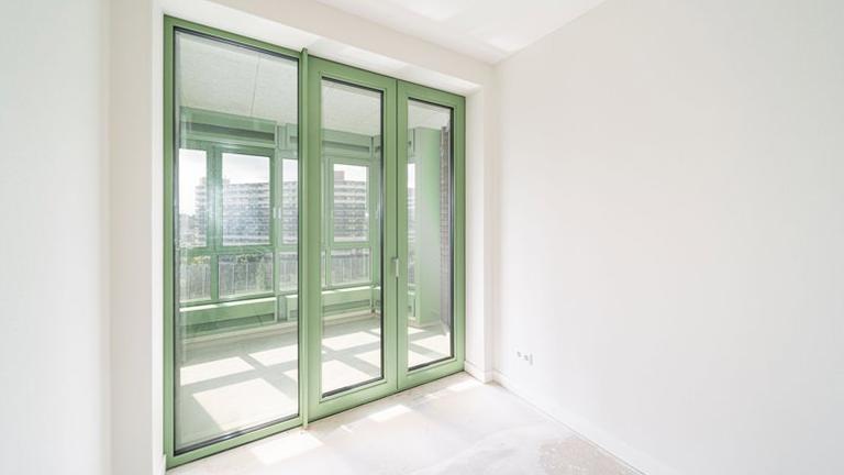 Bright 2-bedroom apartment on the 10th floor in Noord - Image 4