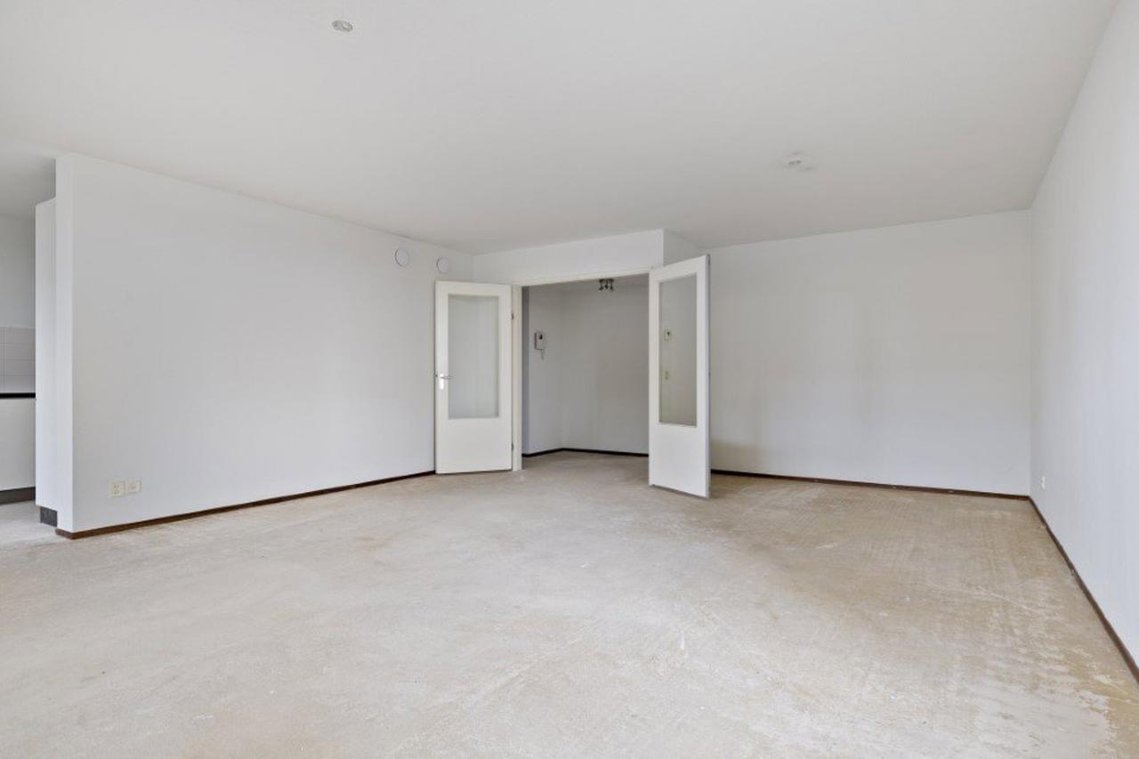 Bright 94m² apartment on the Amstel - Image 8