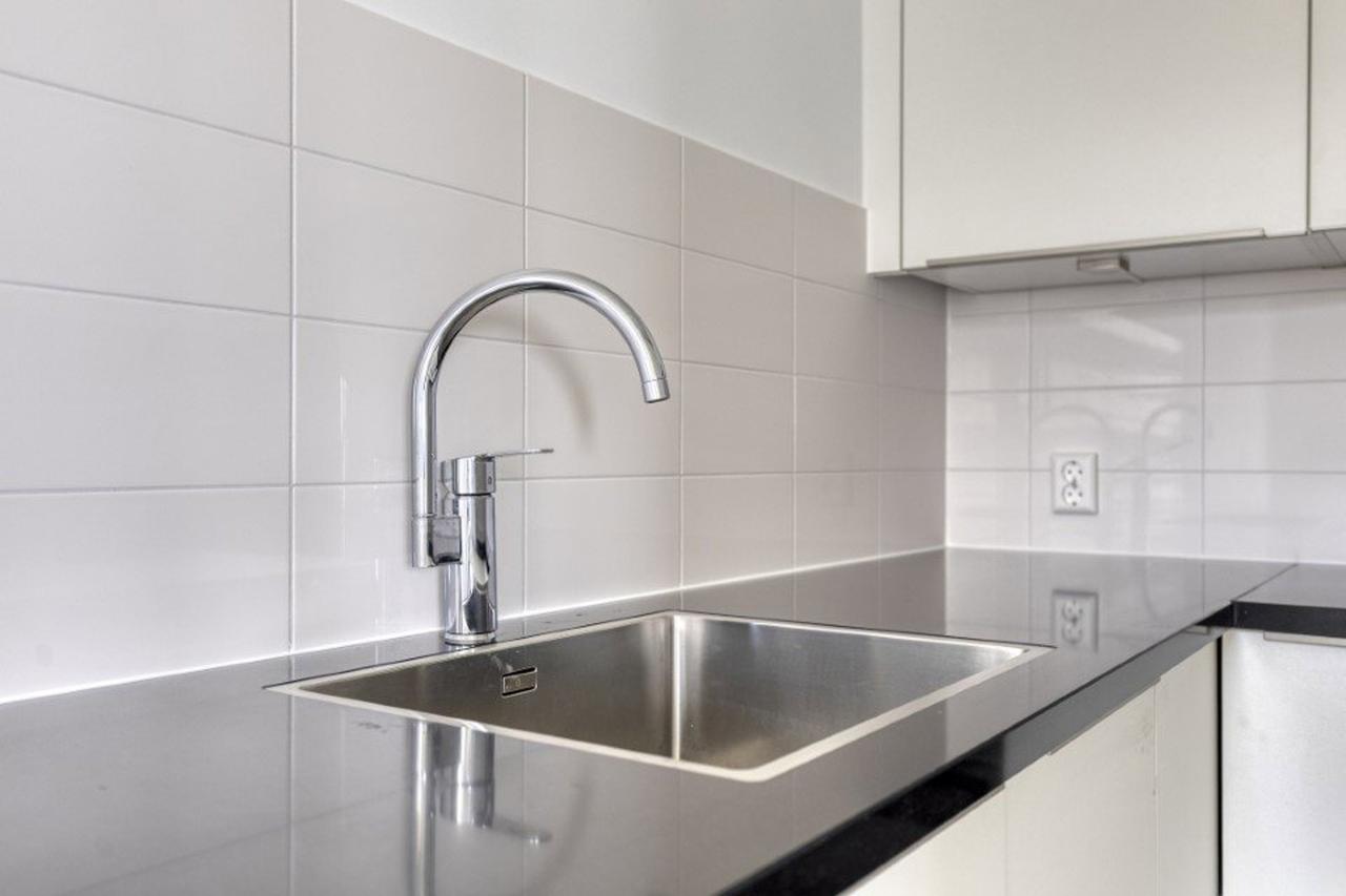 Bright 94m² apartment on the Amstel - Image 5