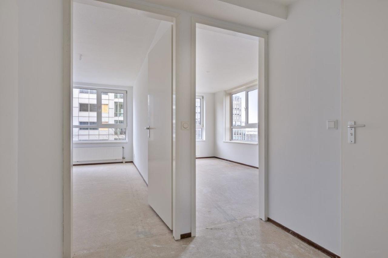 Bright 94m² apartment on the Amstel - Image 13