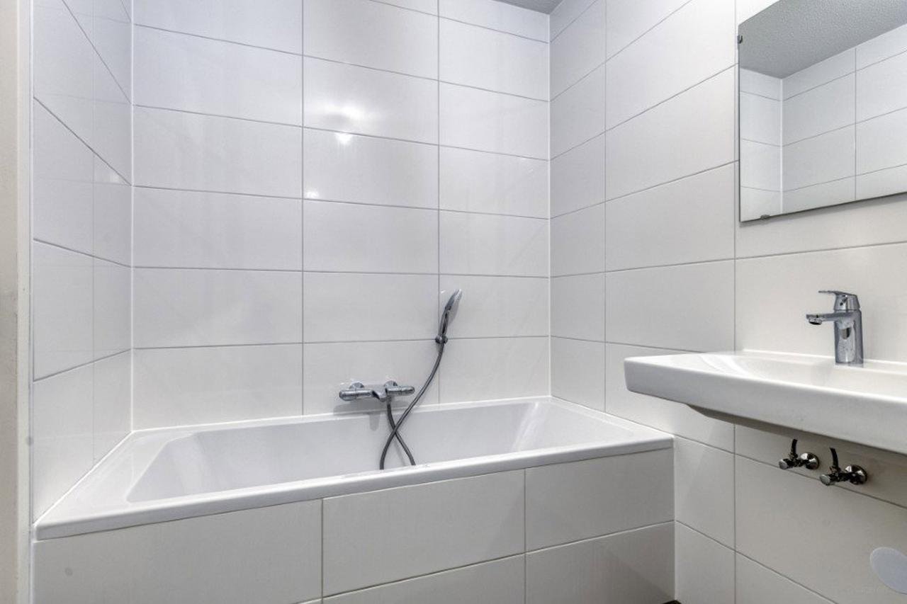 Bright 94m² apartment on the Amstel - Image 16