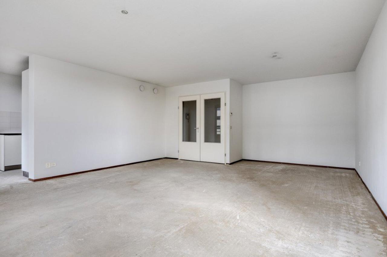 Bright 94m² apartment on the Amstel - Image 9