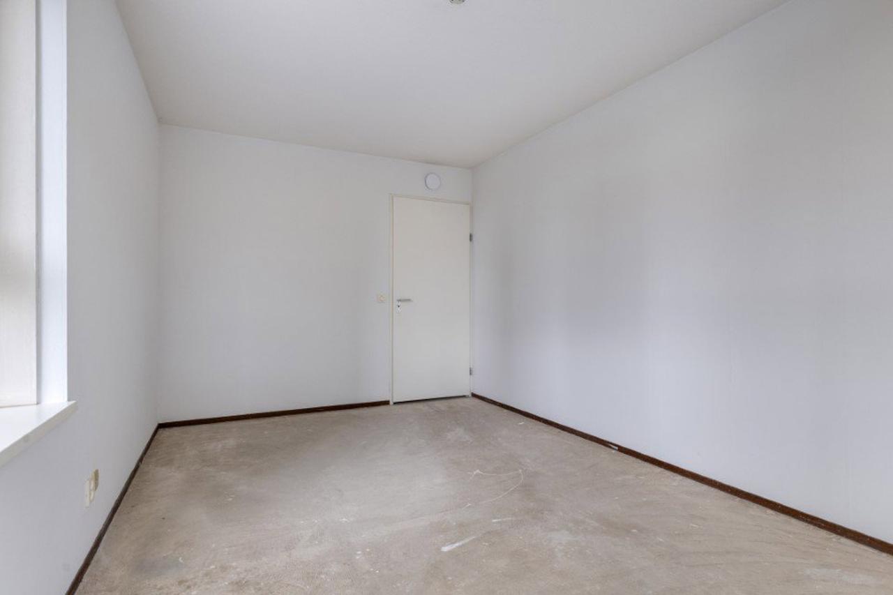 Bright 94m² apartment on the Amstel - Image 12