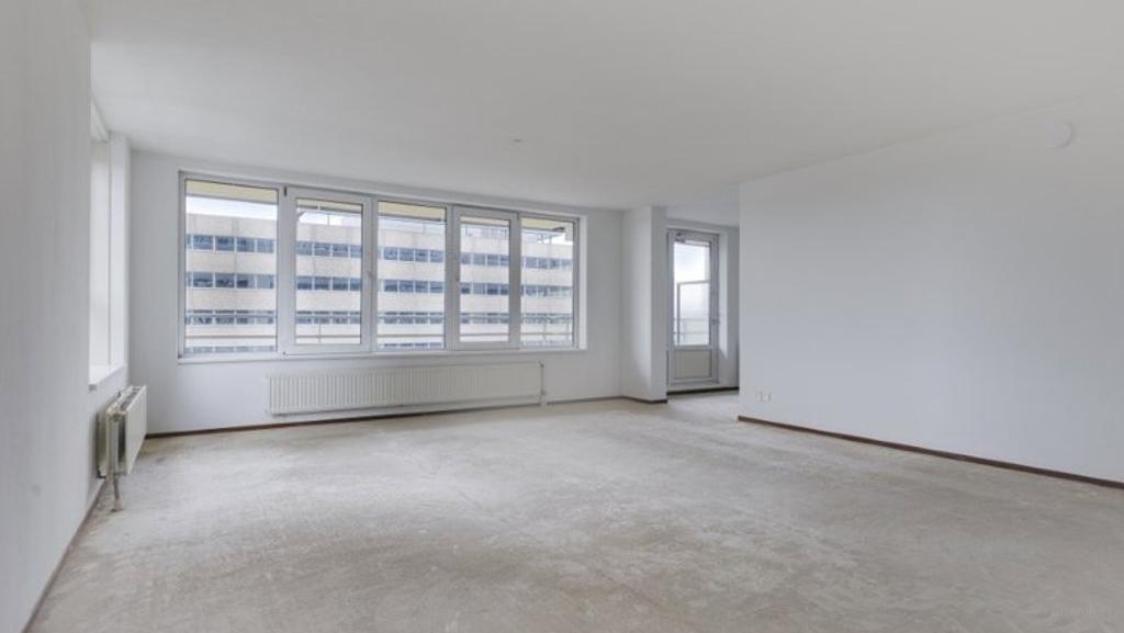 Bright 94m² apartment on the Amstel - Image 3