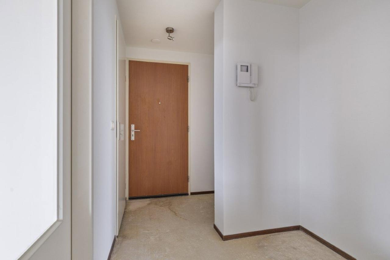Bright 94m² apartment on the Amstel - Image 15