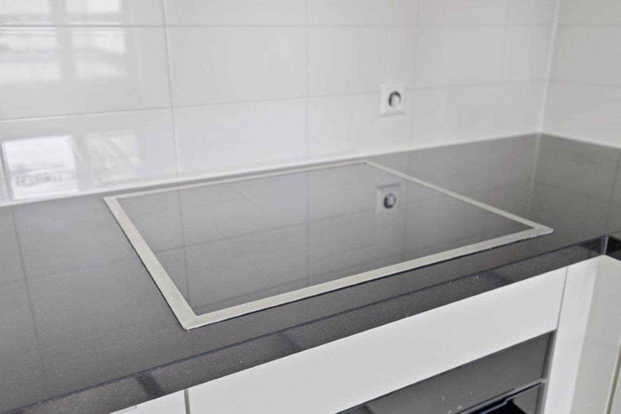 Bright 94m² apartment on the Amstel - Image 6