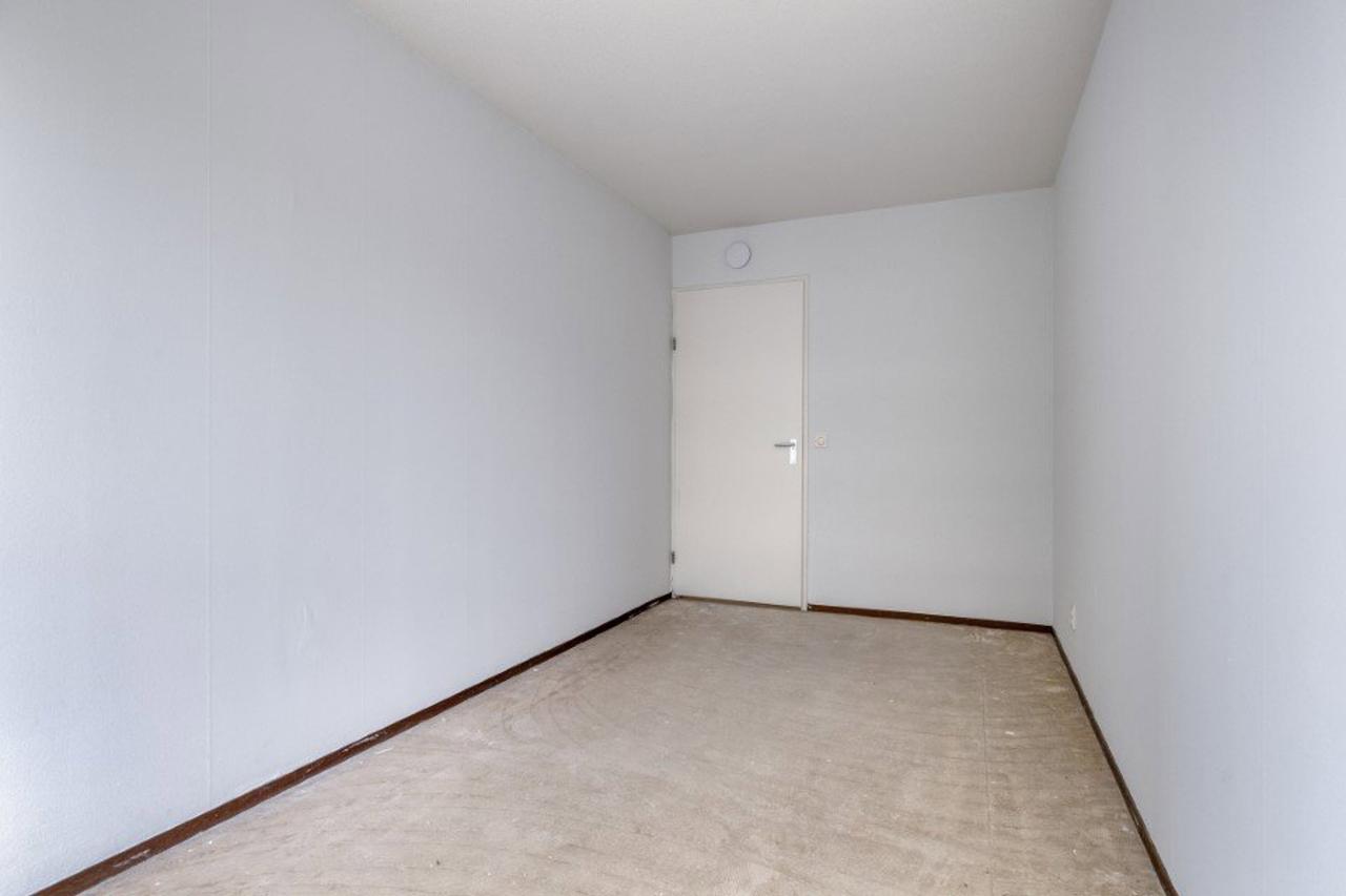 Bright 94m² apartment on the Amstel - Image 11