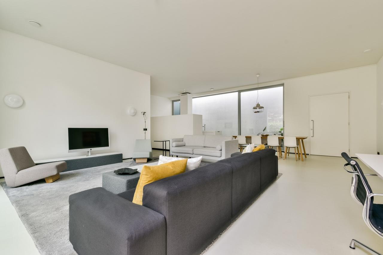 Furnished apartment of 161 m² with private garage - Image 3