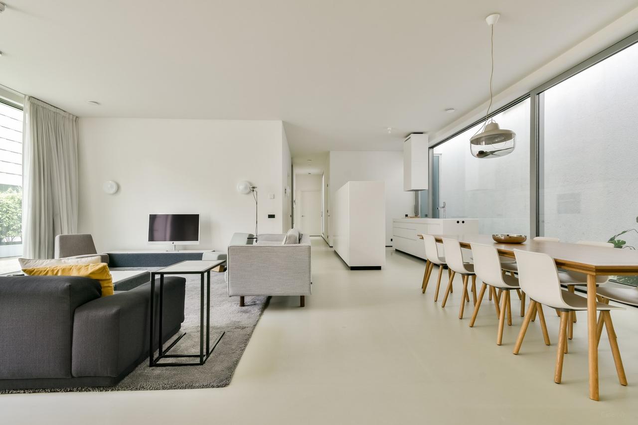 Furnished apartment of 161 m² with private garage - Image 2