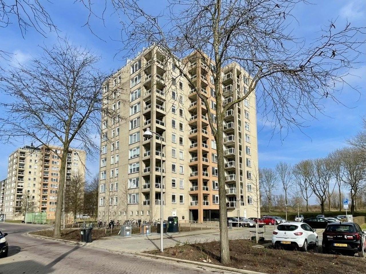 95 m² appartement met balkon in Diemen - Afbeelding 1