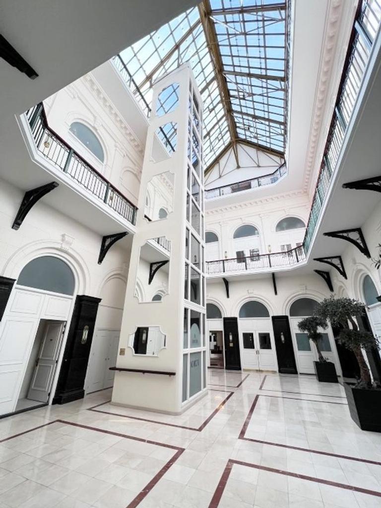 Furnished apartment with swimming pool on the Herengracht - Image 2