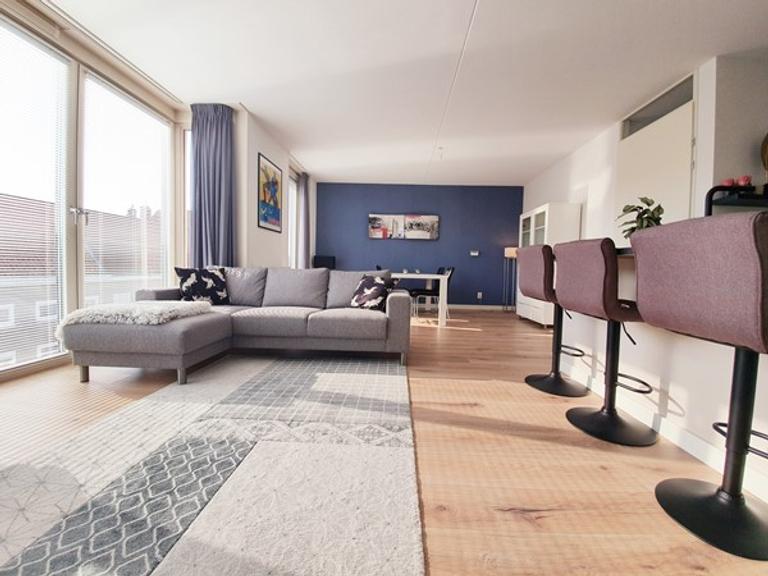 Furnished 72m² Apartment with Terrace in West - Image 2