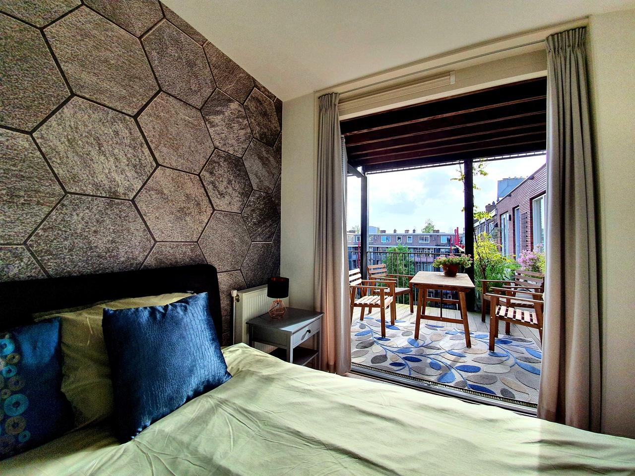 Furnished 72m² Apartment with Terrace in West - Image 14