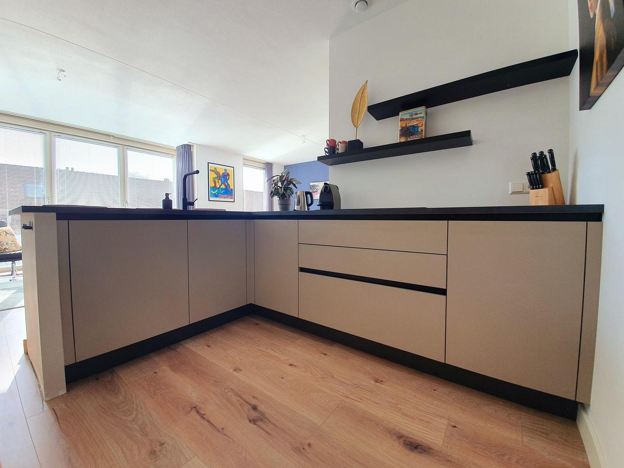 Furnished 72m² Apartment with Terrace in West - Image 7