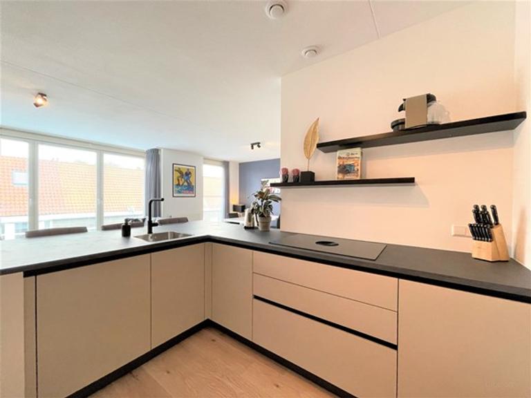 Furnished 72m² Apartment with Terrace in West - Image 6