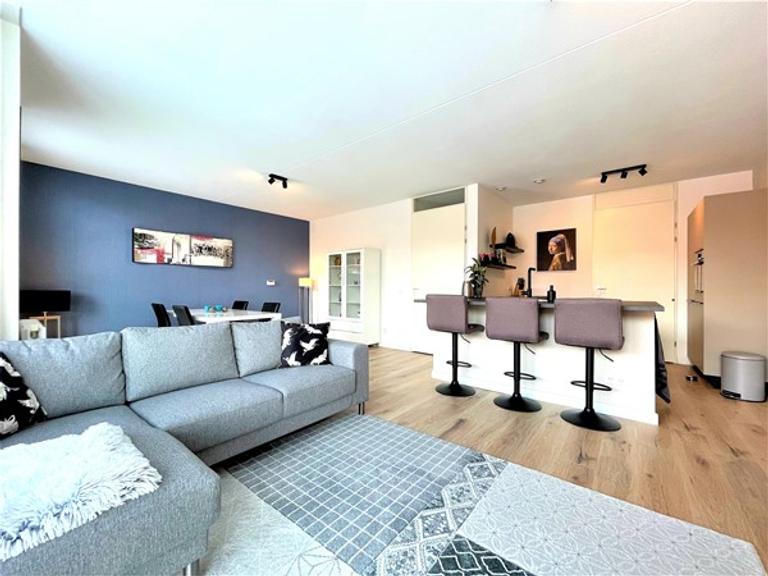Furnished 72m² Apartment with Terrace in West - Image 3